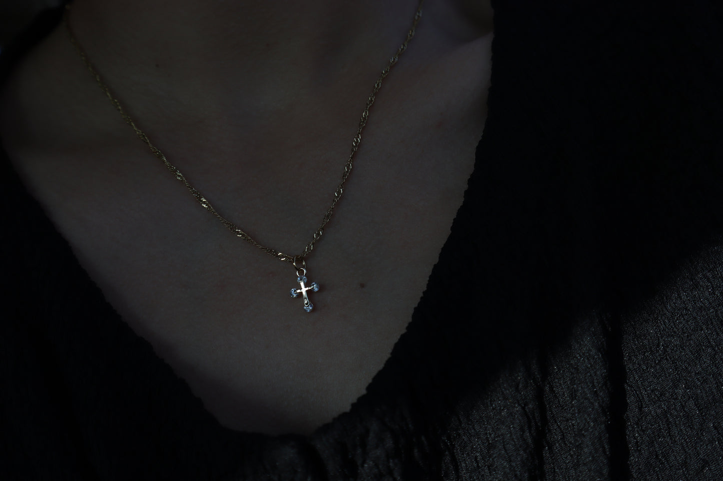 “Jesus loves me” necklace