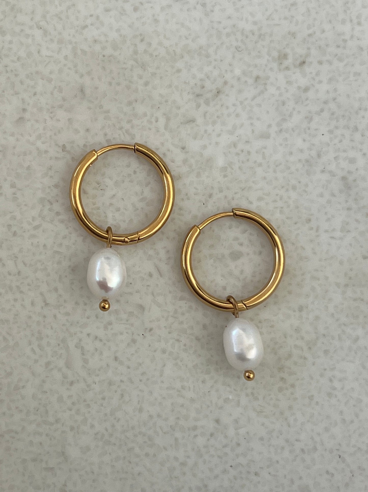 Pearl hoop earings
