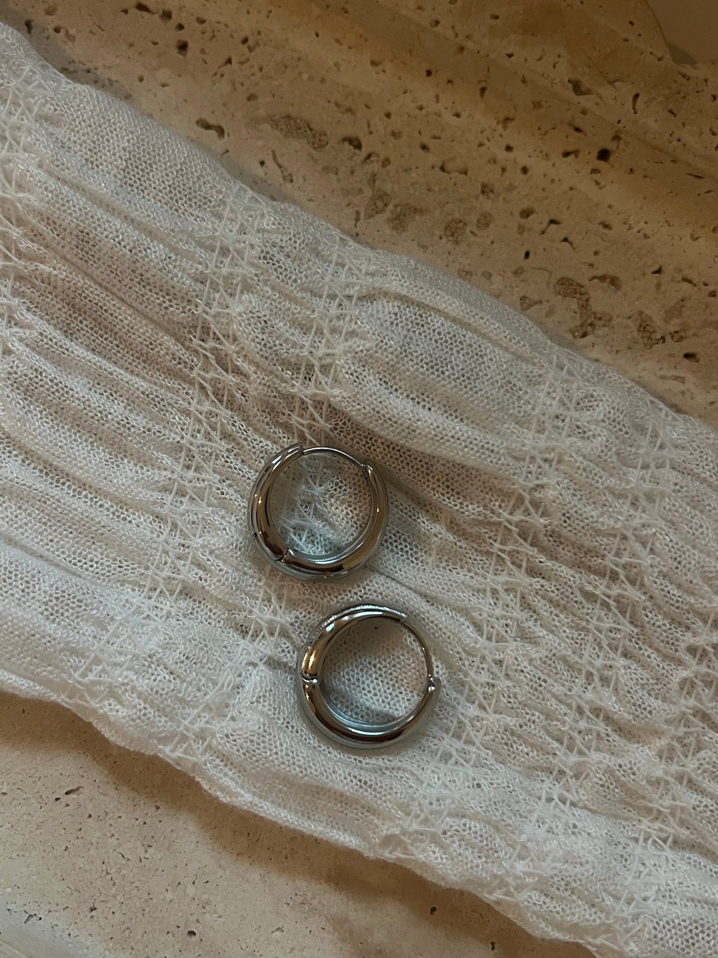 𝘚𝘪𝘭𝘷𝘦𝘳 𝘩𝘰𝘰𝘱 earrings