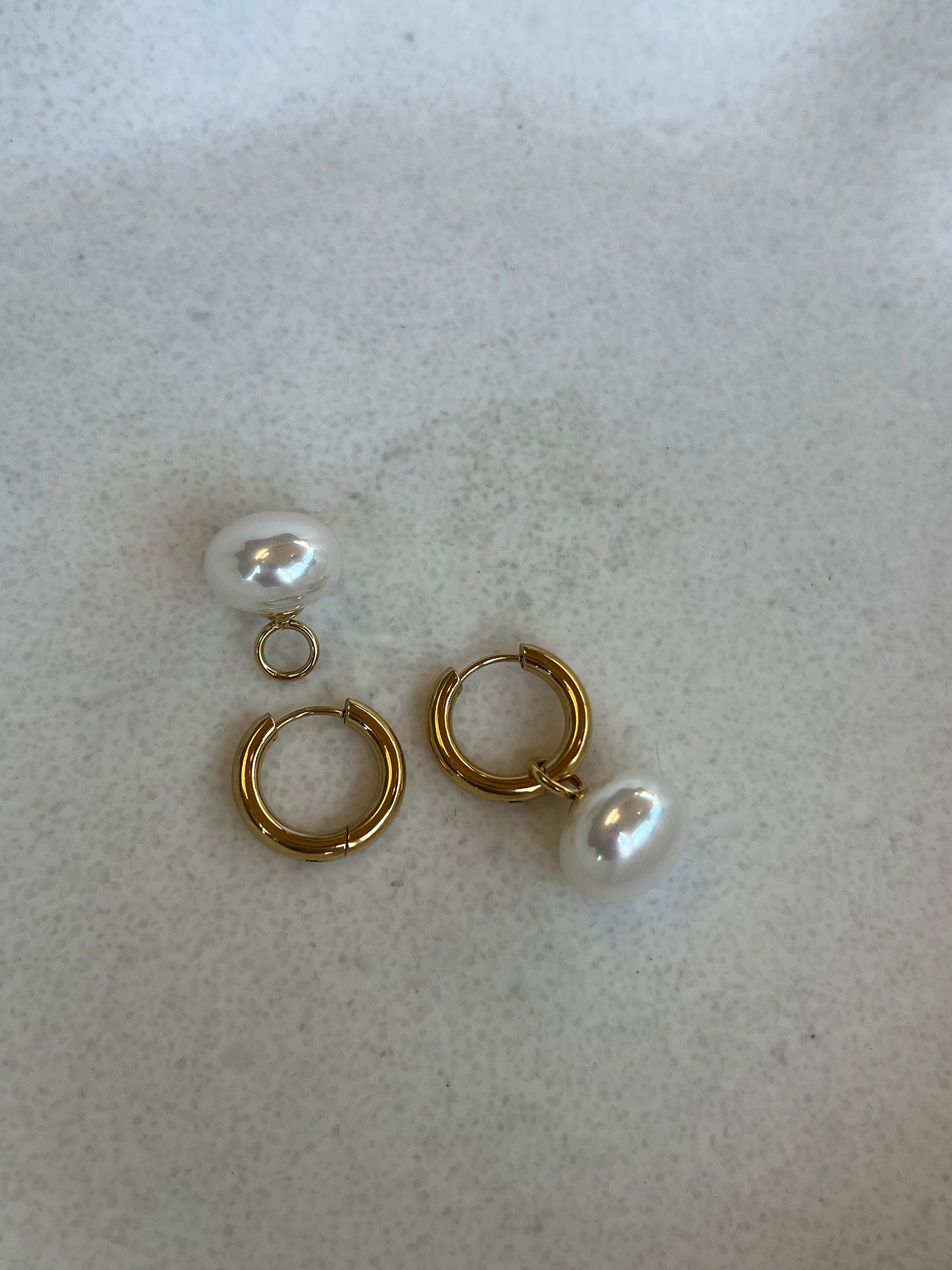 Hoop earrings w pearl