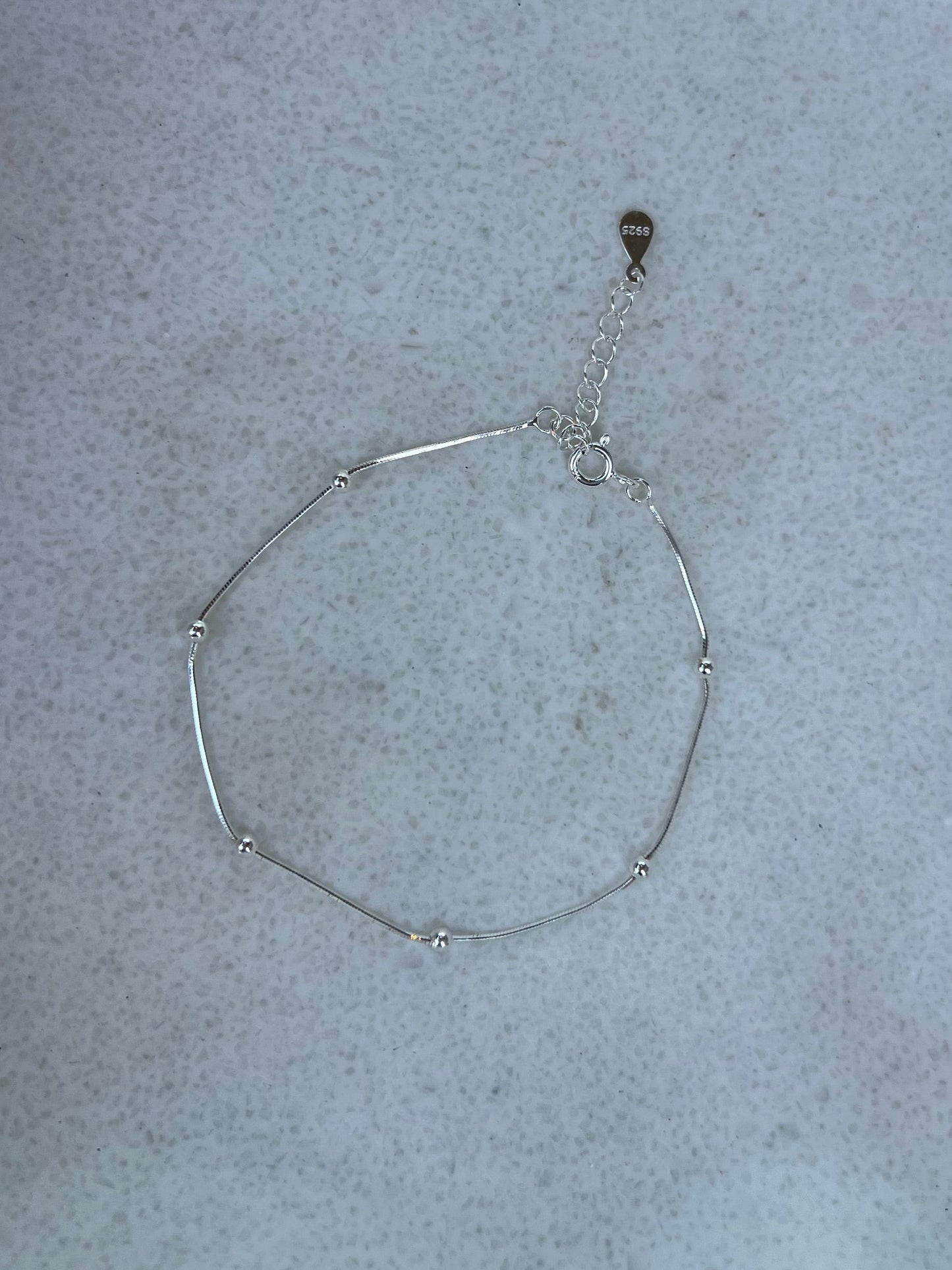 Dainty silver bracelet 🩶