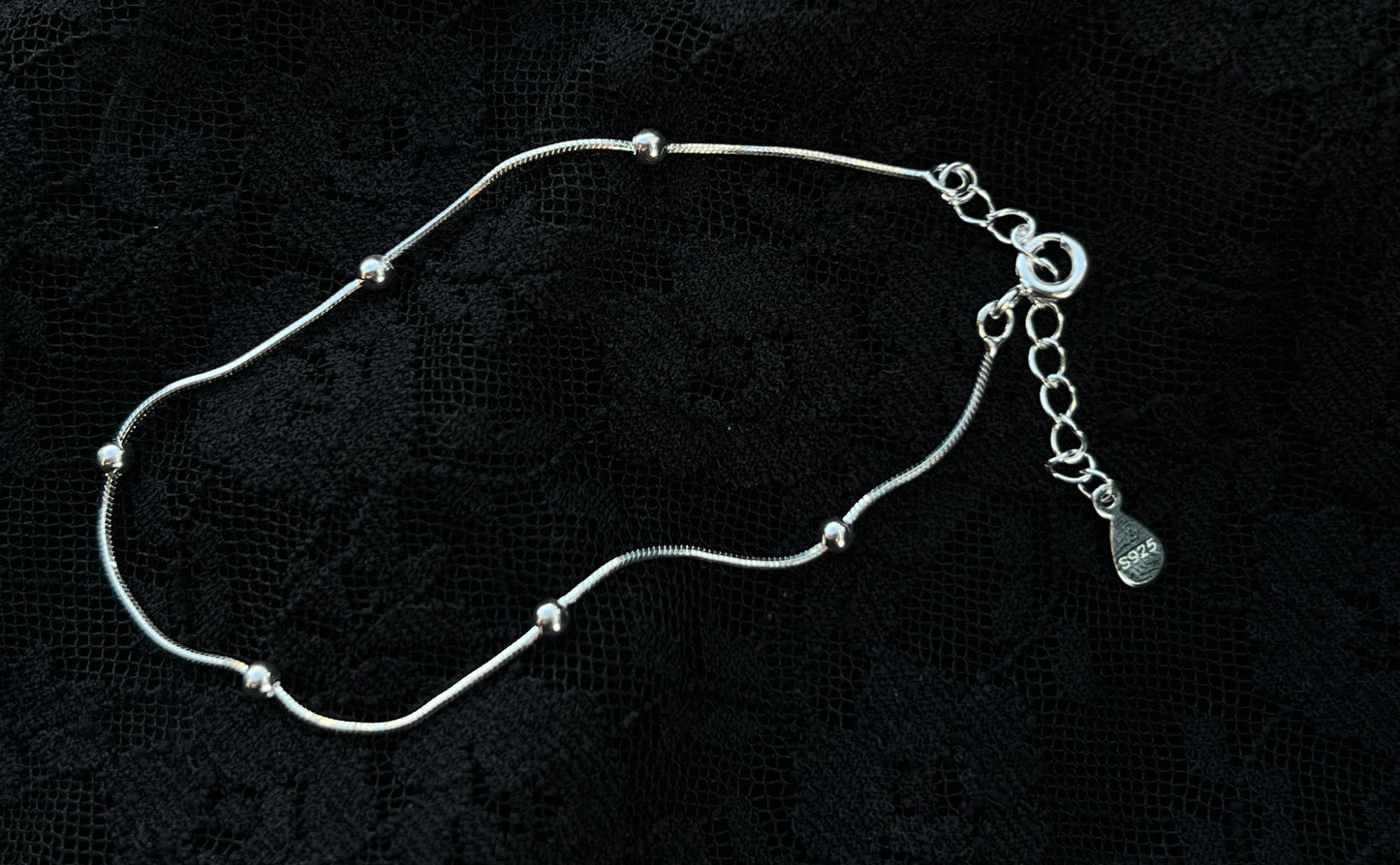 Dainty silver bracelet 🩶