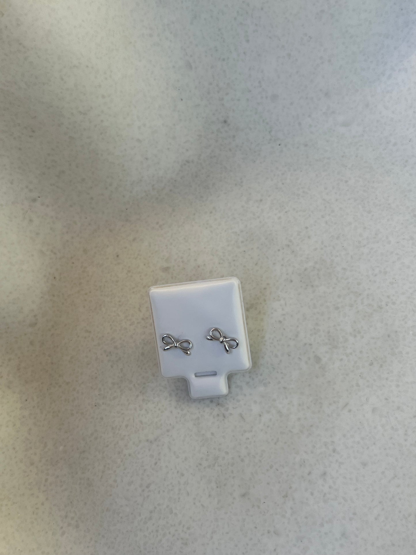 Bow 🎀 Stud earrings