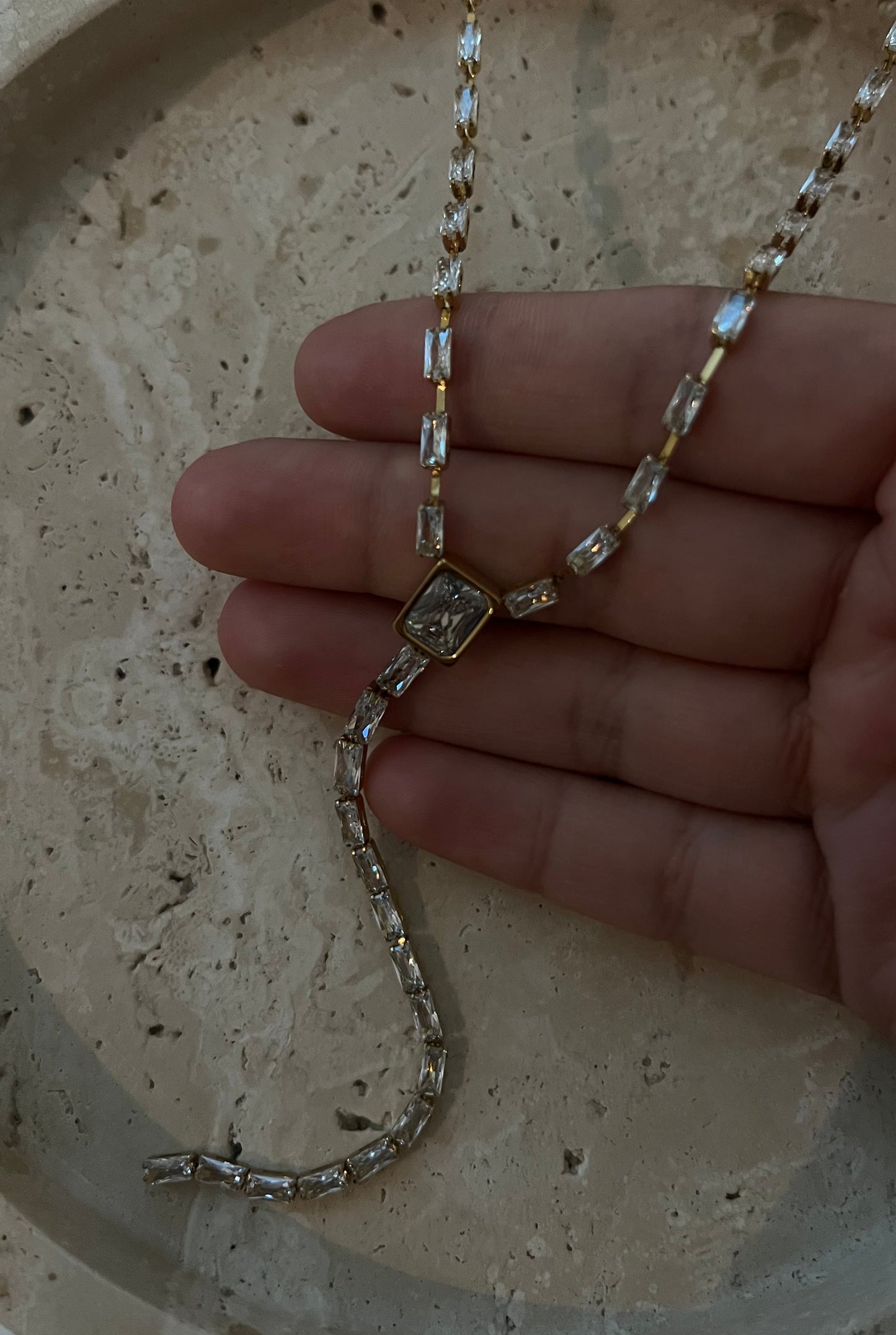 𝘎𝘭𝘰𝘸 necklace