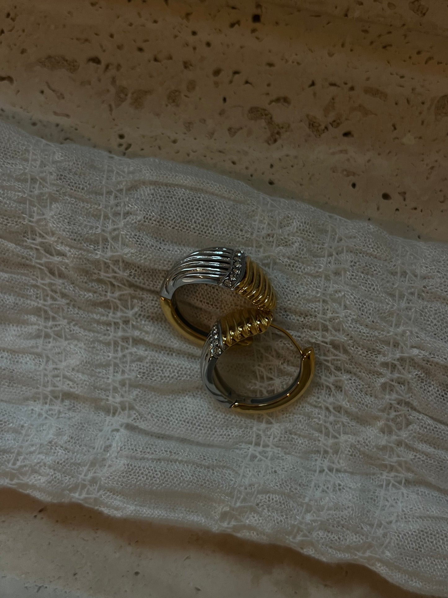 𝘚𝘪𝘭𝘷𝘦𝘳 / 𝘨𝘰𝘭𝘥 earrings