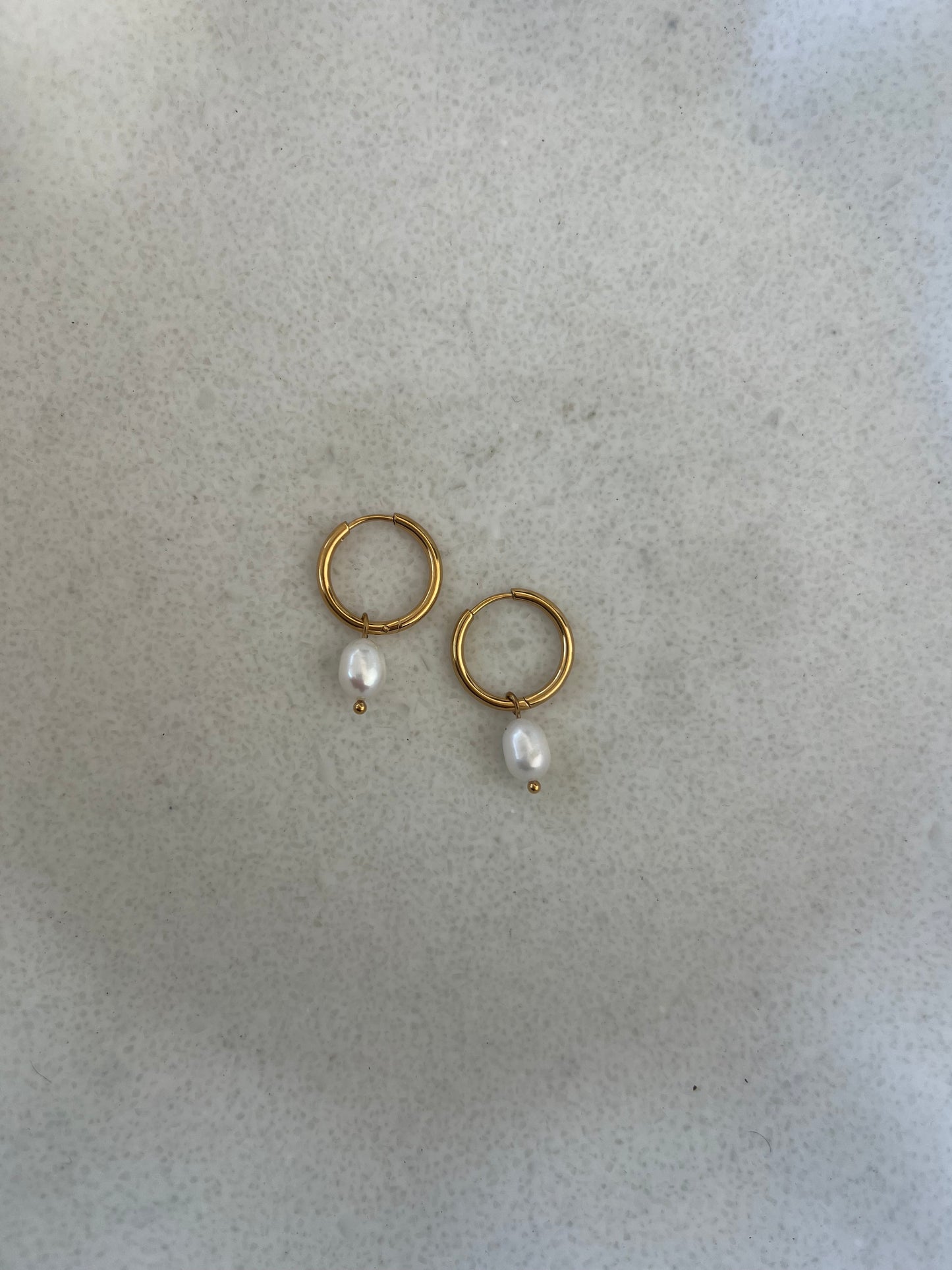 Pearl hoop earings