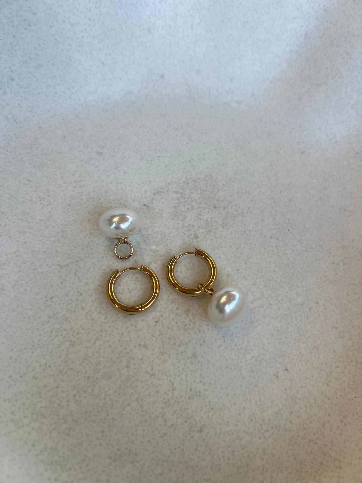 Hoop earrings w pearl