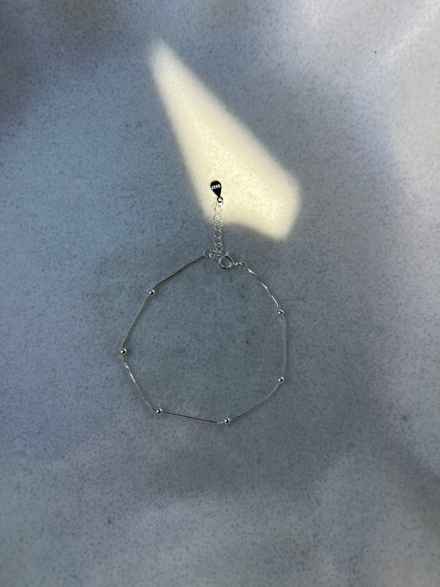 Dainty silver bracelet 🩶