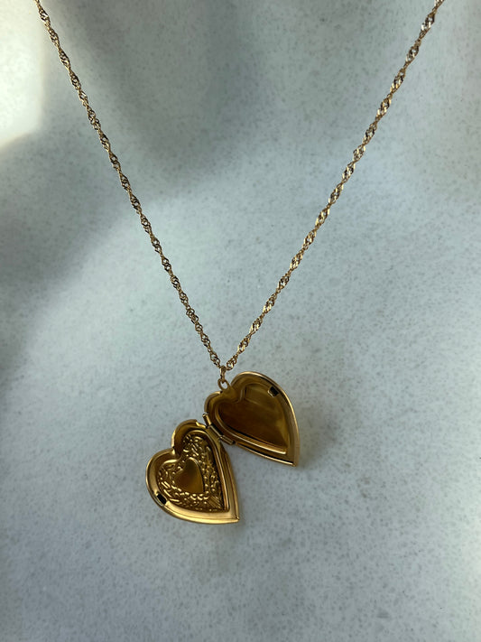 Heart necklace 🤍