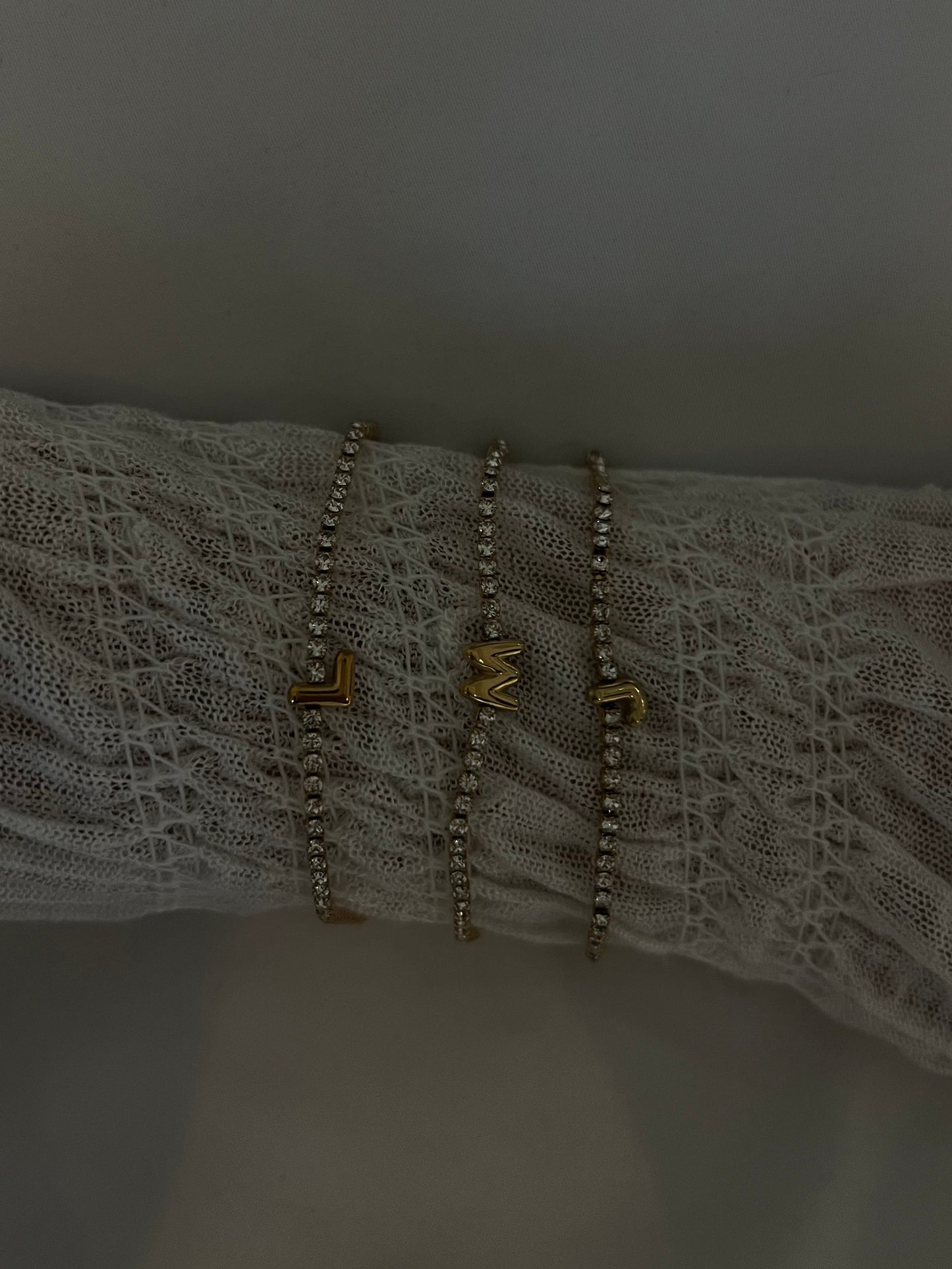 𝘛𝘦𝘯𝘯𝘪𝘴 𝘣𝘳𝘢𝘤𝘦𝘭𝘦𝘵 𝘸 𝘪𝘯𝘪𝘵𝘪𝘢𝘭𝘴