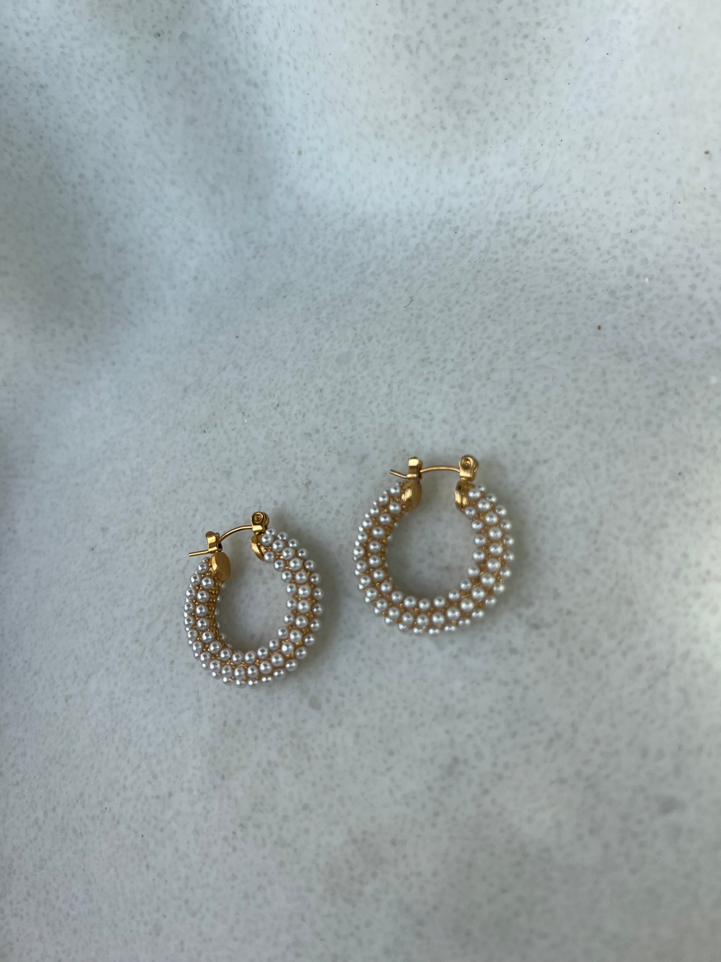 Hoop pearl earrings