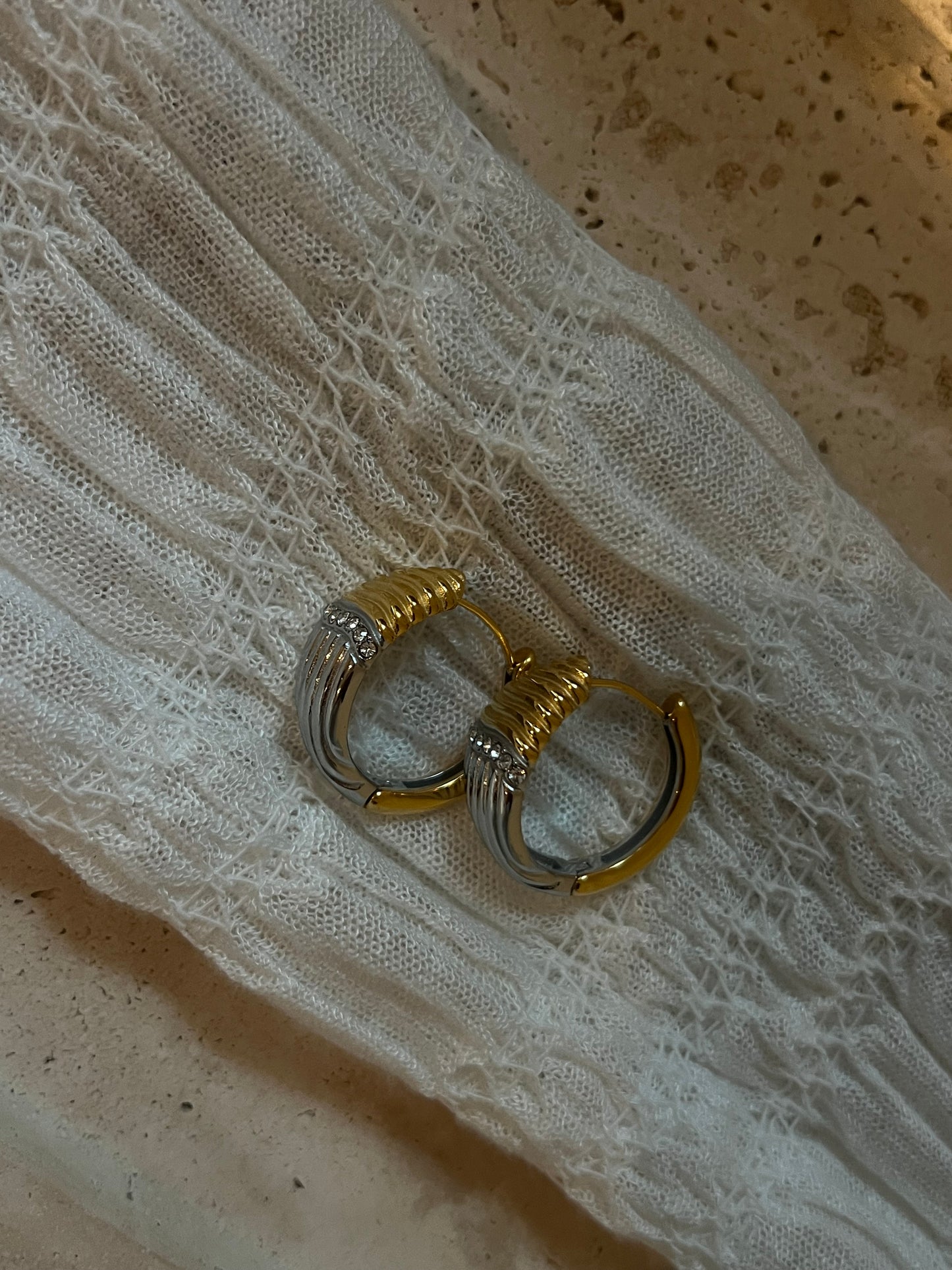 𝘚𝘪𝘭𝘷𝘦𝘳 / 𝘨𝘰𝘭𝘥 earrings