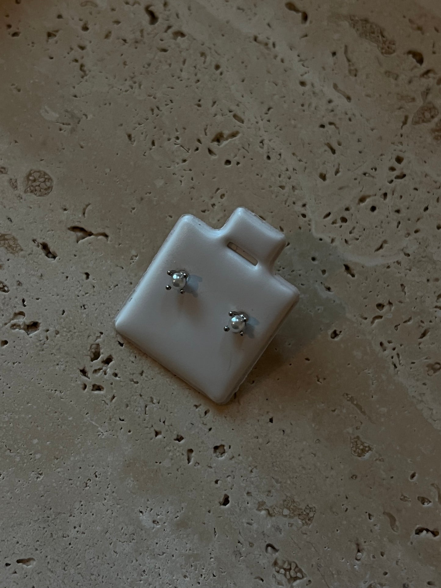 Pearl studs