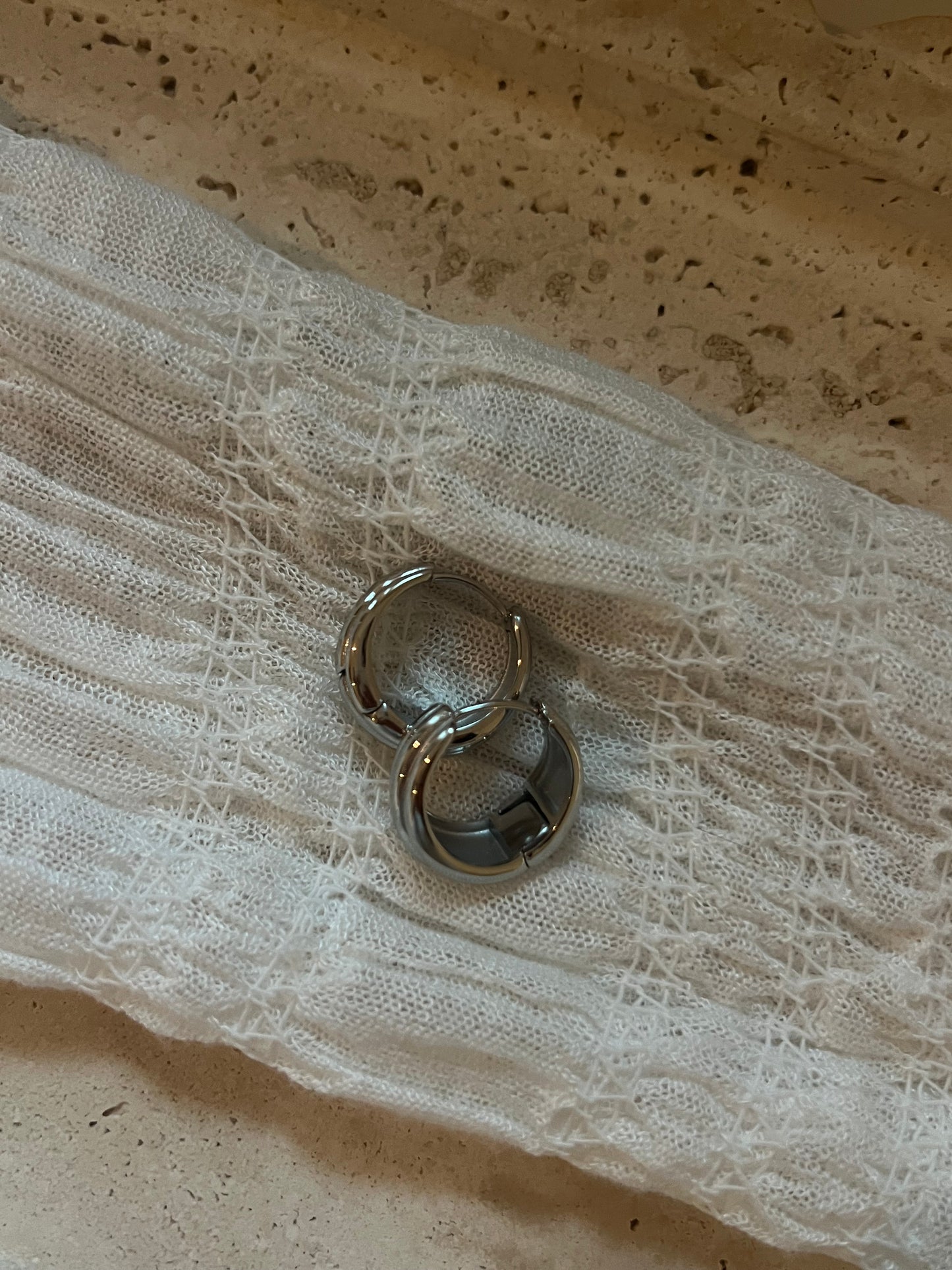 𝘚𝘪𝘭𝘷𝘦𝘳 𝘩𝘰𝘰𝘱 earrings