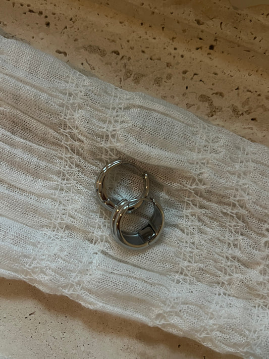 𝘚𝘪𝘭𝘷𝘦𝘳 𝘩𝘰𝘰𝘱 earrings